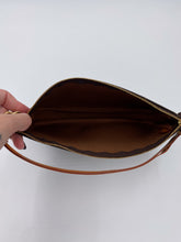 Load image into Gallery viewer, Louis Vuitton Monogram Pouchette