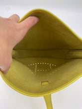 Load image into Gallery viewer, Hermès Espom Evelyne III
