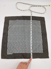 Load image into Gallery viewer, Hermes Square scarf