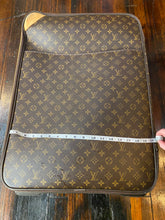 Load image into Gallery viewer, Louis vuitton Pengase 65 Monogram Suitcase