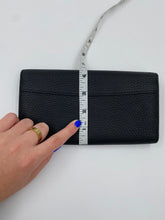 Load image into Gallery viewer, Louis Vuitton Portefeuille Capucines Taurillon Black Leather Wallet