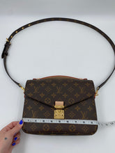 Load image into Gallery viewer, Louis Vuitton Pochette Metis Monogram. Brand New!