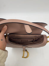 Load image into Gallery viewer, Dior mauve saddle bag
