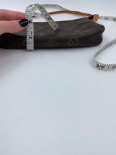 Load image into Gallery viewer, Louis Vuitton Monogram Pouchette
