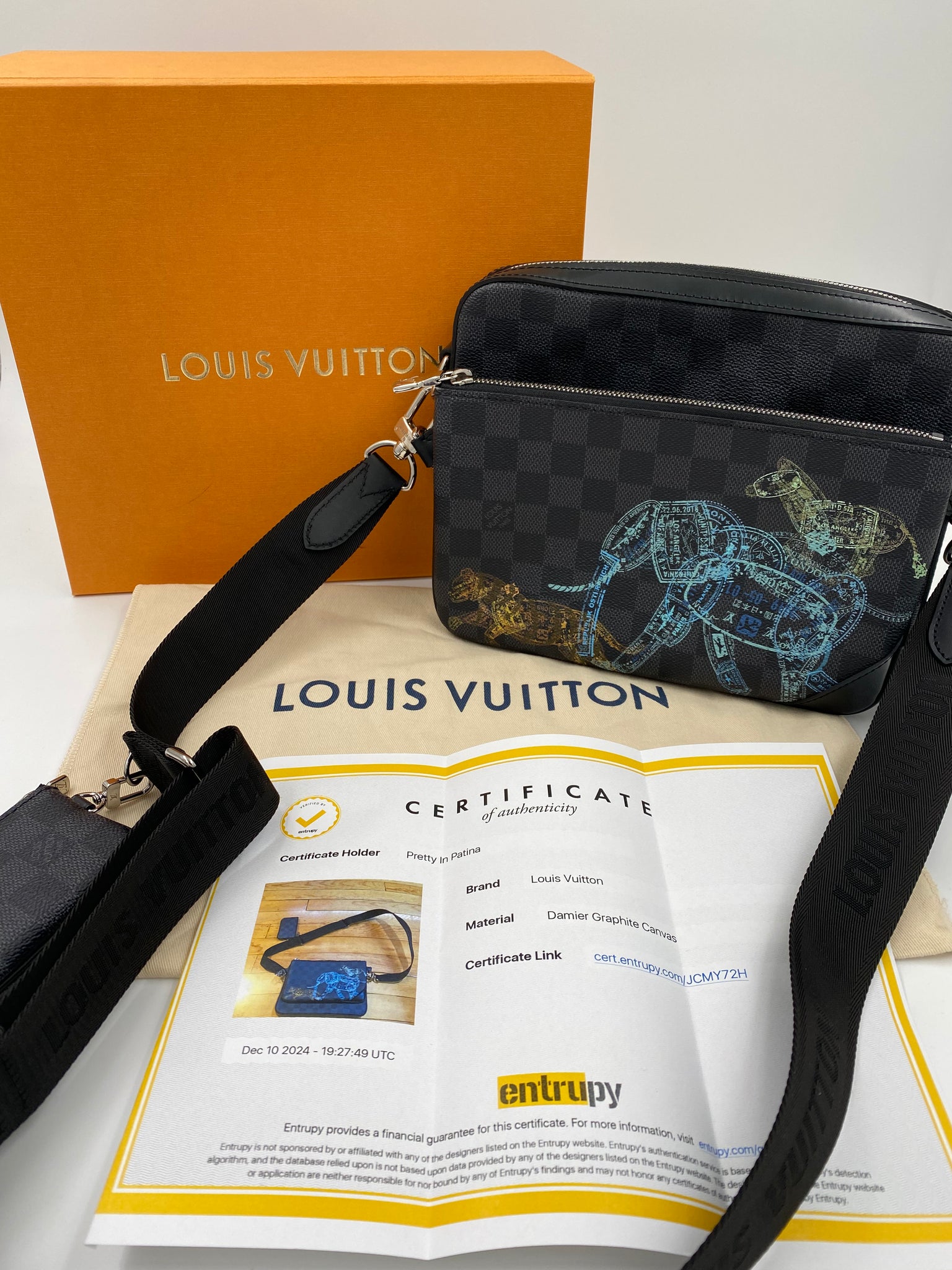 Louis Vuitton Damier Graphite Trio Stamps Messenger Bag Louis Vuitton Damier Graphite Trio Stamps Messenger Bag