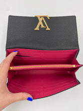 Load image into Gallery viewer, Louis Vuitton Portefeuille Capucines Taurillon Black Leather Wallet
